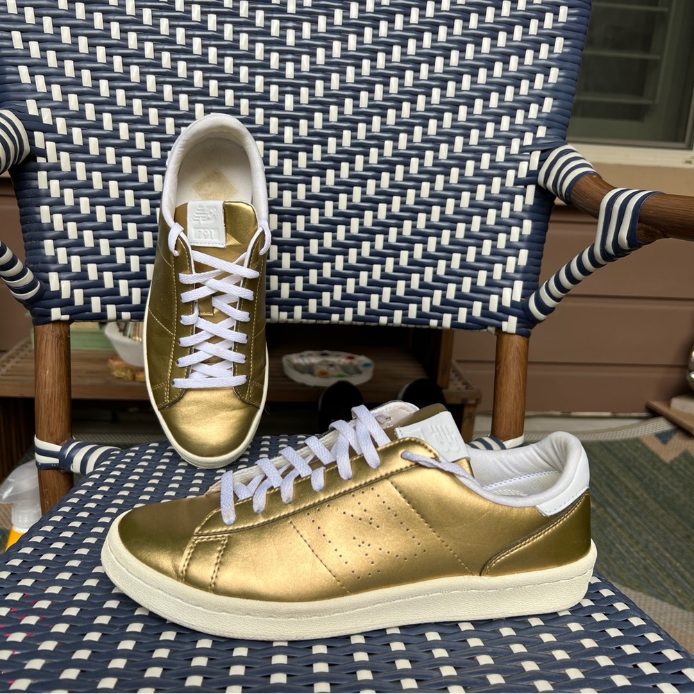 New Balance 791 Metallic Gold Lace Up Leather Sneakers (Women’s 8, US)